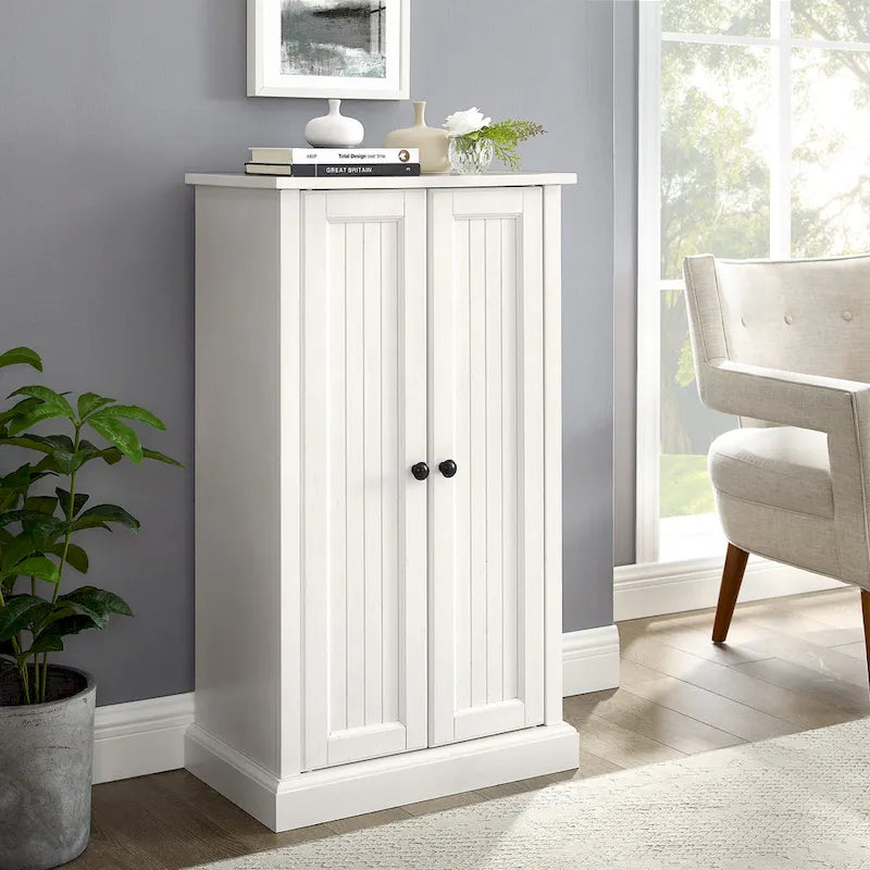 Armoire d'appoint blanche patinée