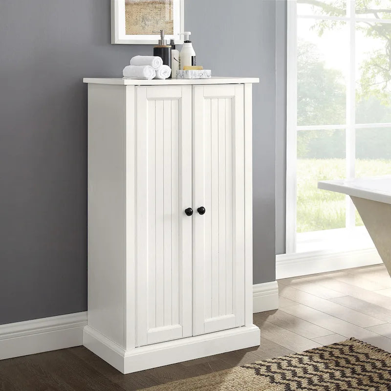 Armoire d'appoint blanche patinée