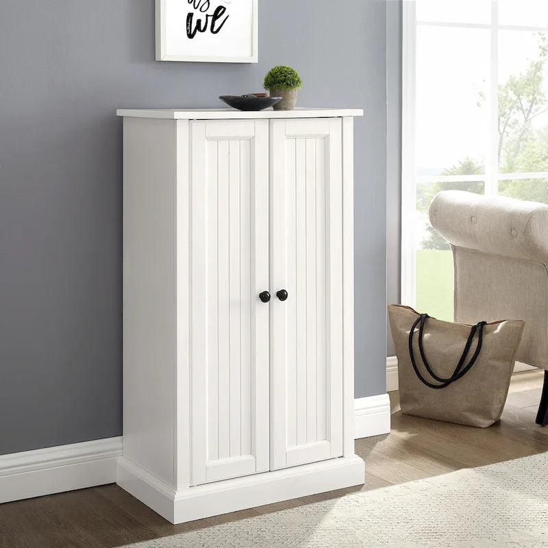 Armoire d'appoint blanche patinée