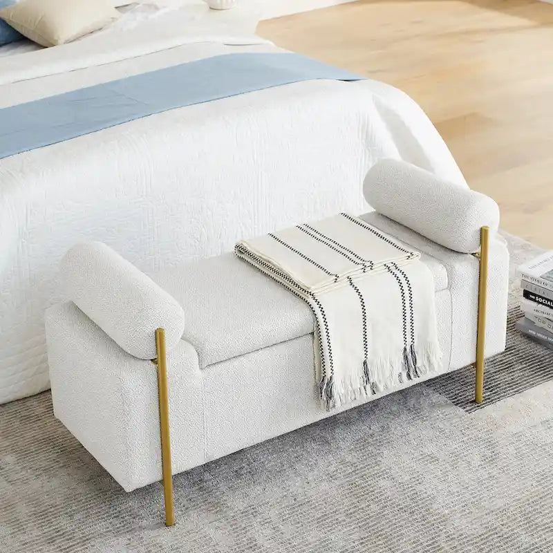 Banc de rangement élégant rembourré avec accoudoirs cylindriques et pieds en fer